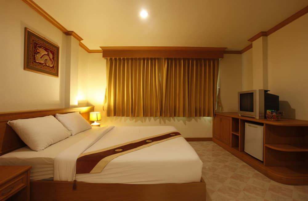 Casa Jip Guesthouse Patong Екстериор снимка