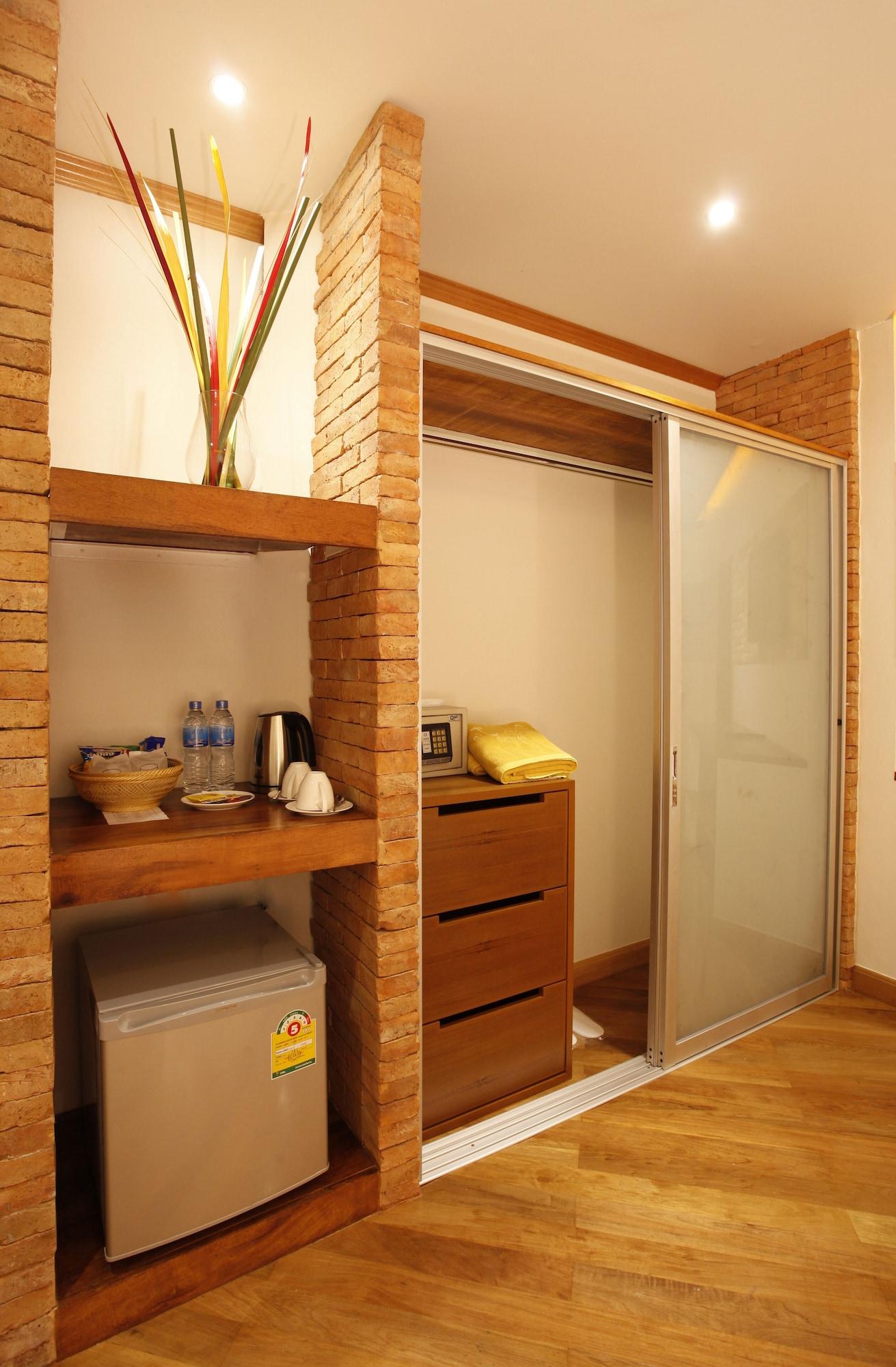 Casa Jip Guesthouse Patong Екстериор снимка