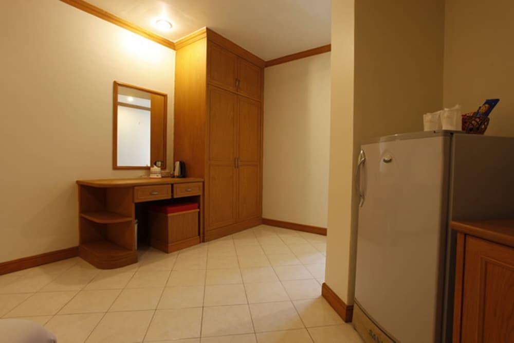 Casa Jip Guesthouse Patong Екстериор снимка
