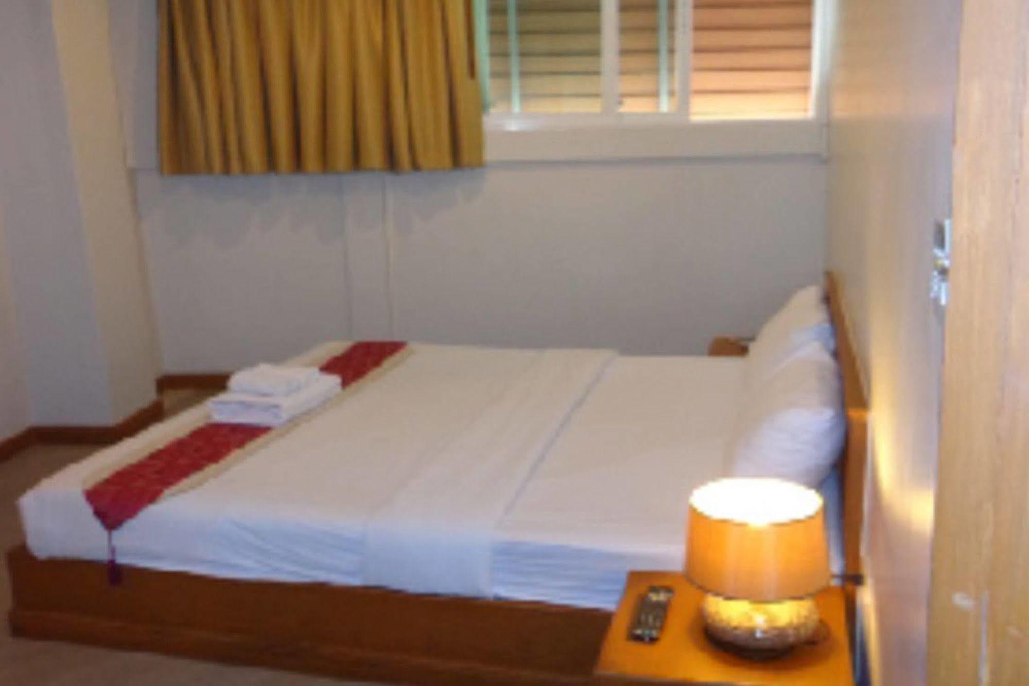 Casa Jip Guesthouse Patong Екстериор снимка