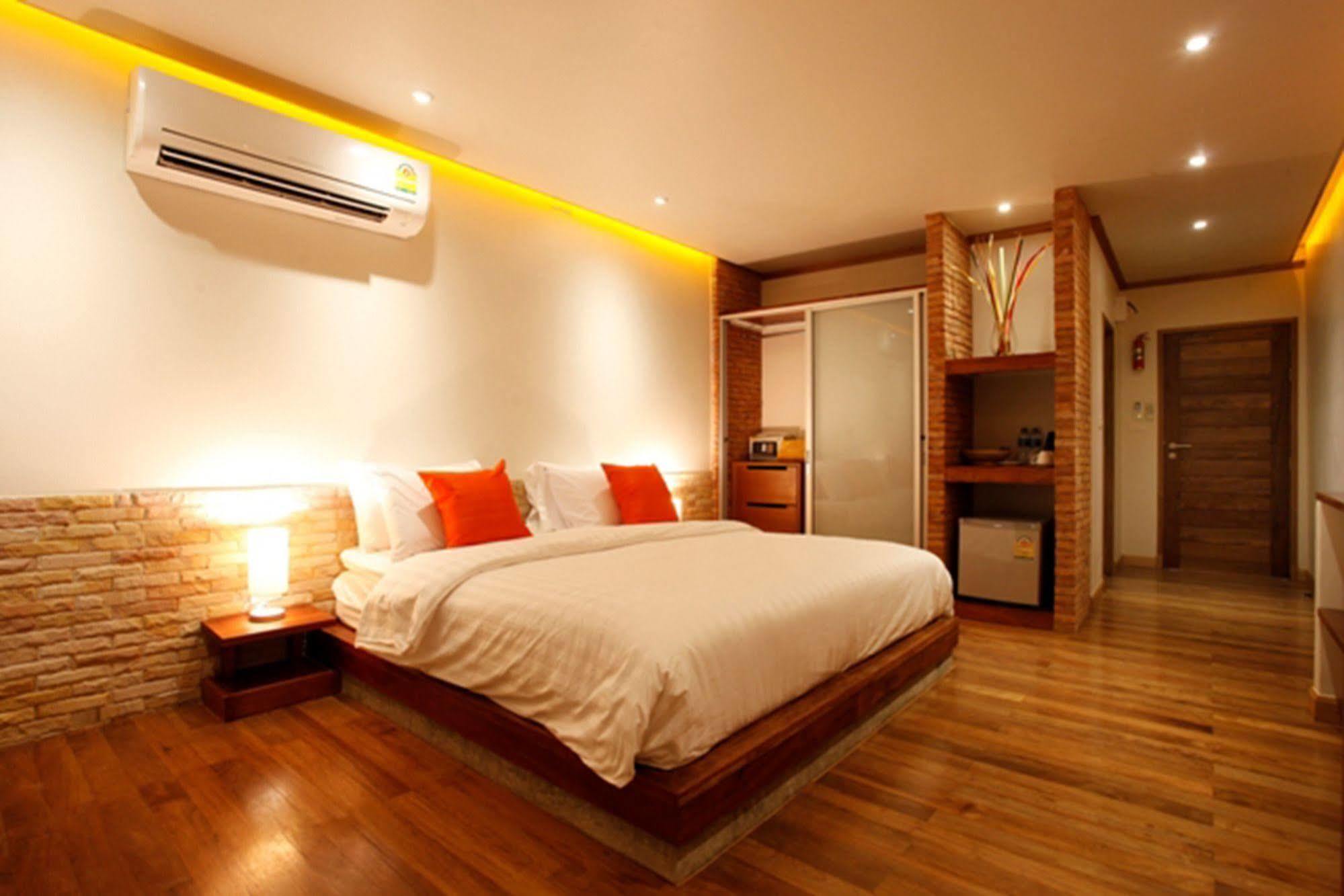 Casa Jip Guesthouse Patong Екстериор снимка