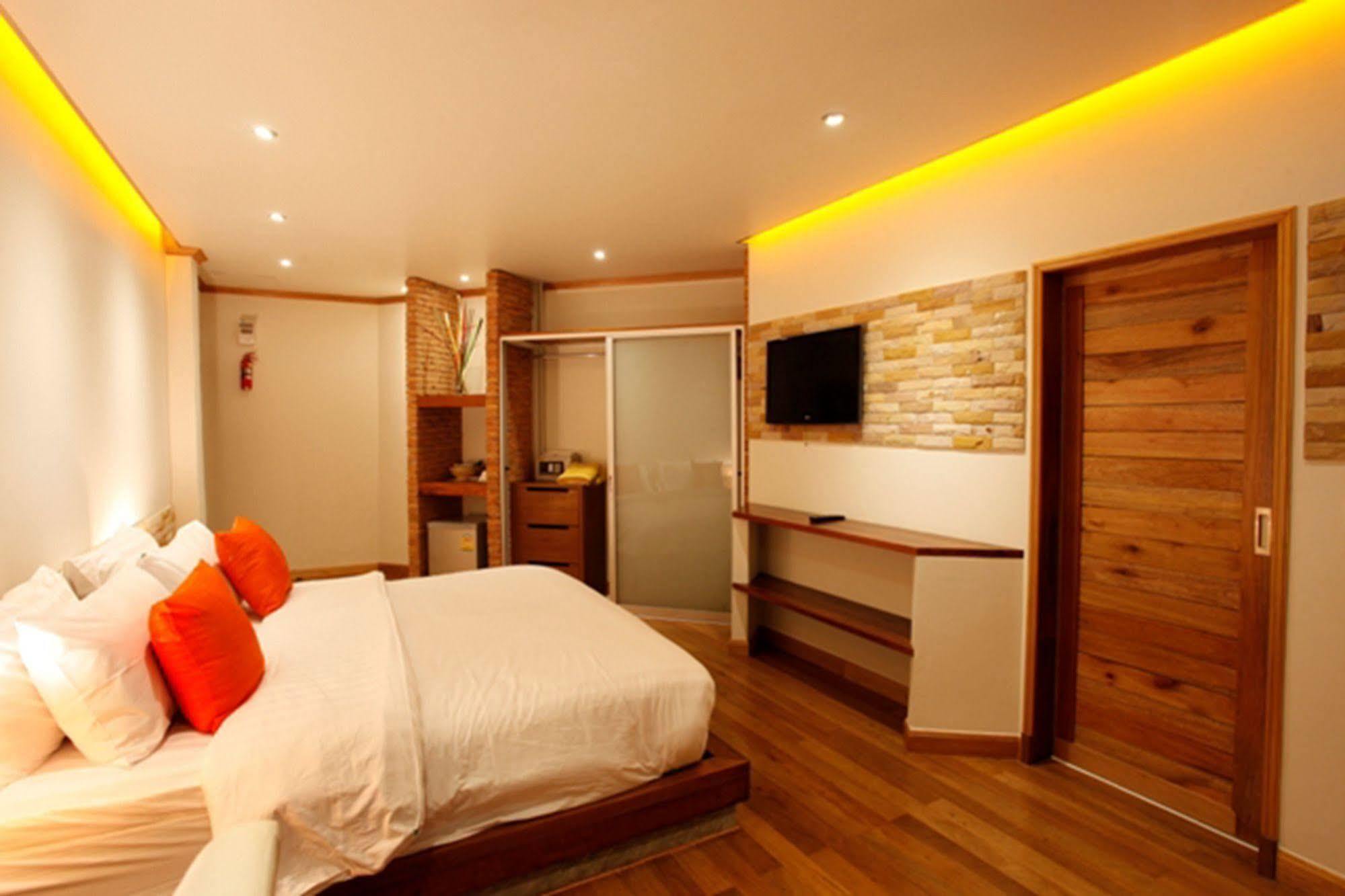 Casa Jip Guesthouse Patong Екстериор снимка